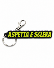 Load image into Gallery viewer, Portachiavi - Aspetta e Sclera
